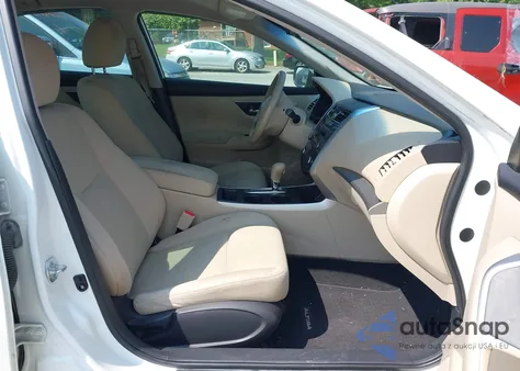 2015 Nissan Altima 2.5 из США, поврежденный, VIN 1N4AL3AP6FC100268